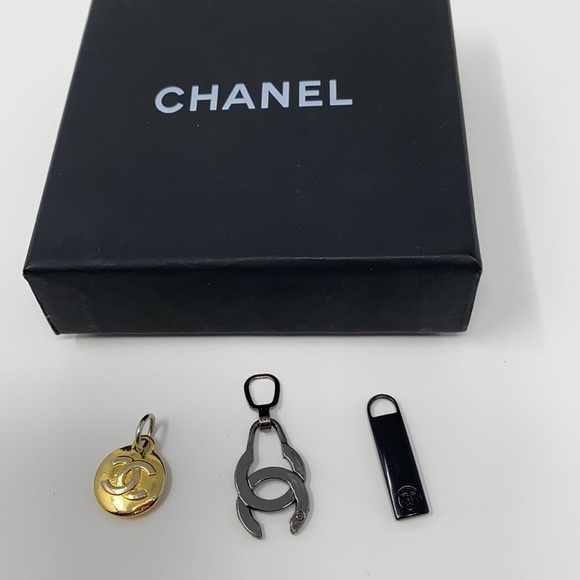 Three CHANEL Metal Zipper Pull - Picture 4 of 11